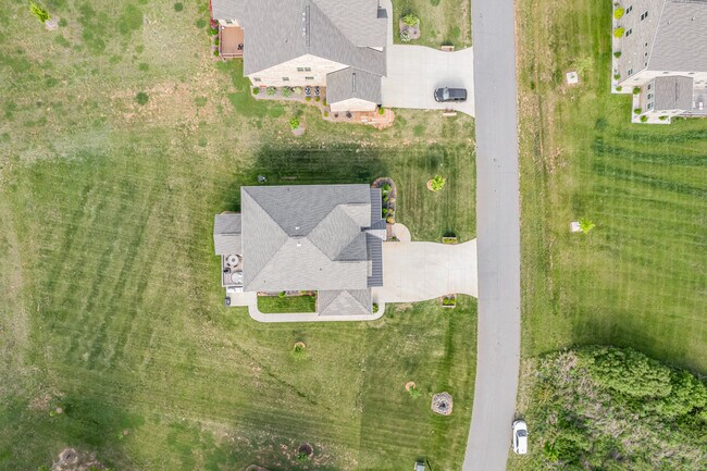 Building Photo - 6006 Tanoak Ct