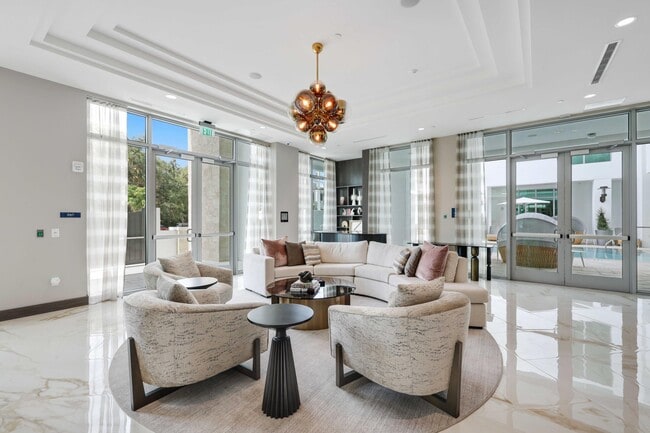 Building Photo - 475 E Royal Palm Rd