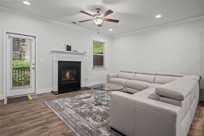 Building Photo - 2779 White Oak Ln