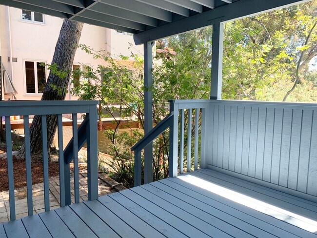 Building Photo - Completely Renovated Apartment with Canyon Views