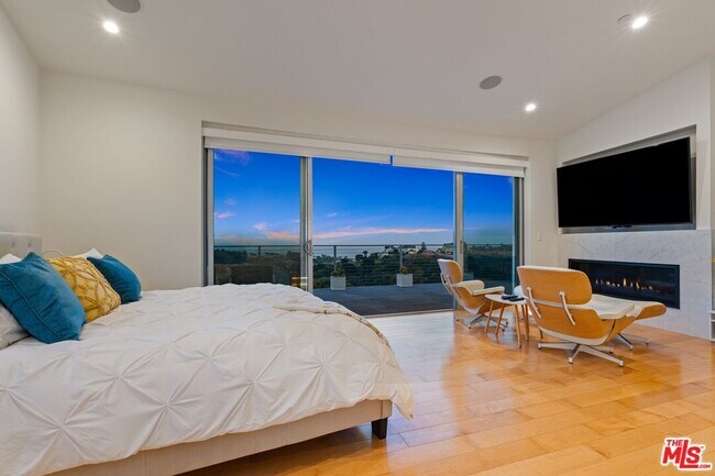 Building Photo - 28405 Via Acero