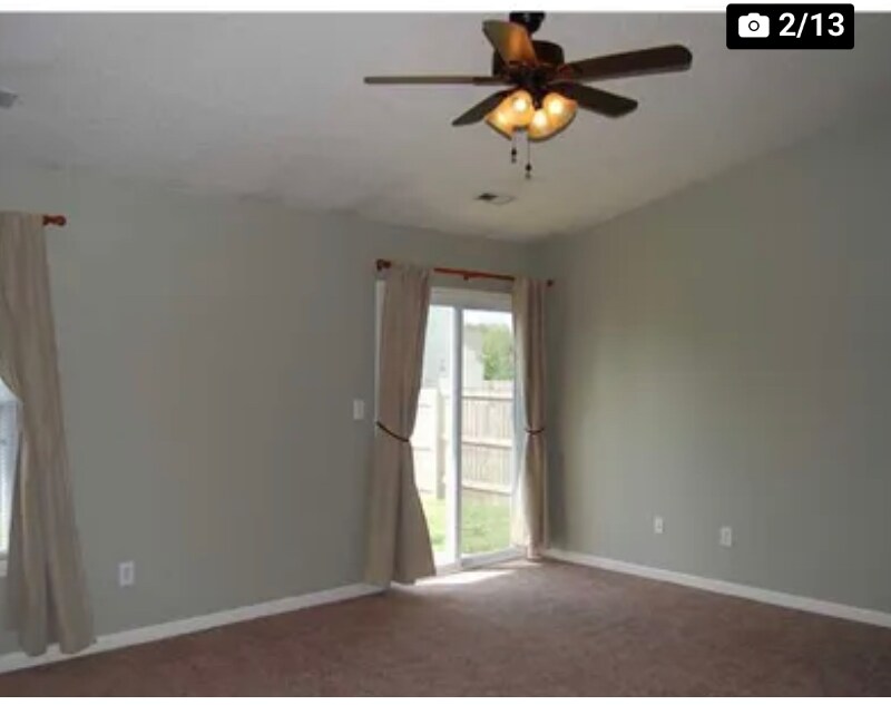 Building Photo - 109 E Flat Rock Dr