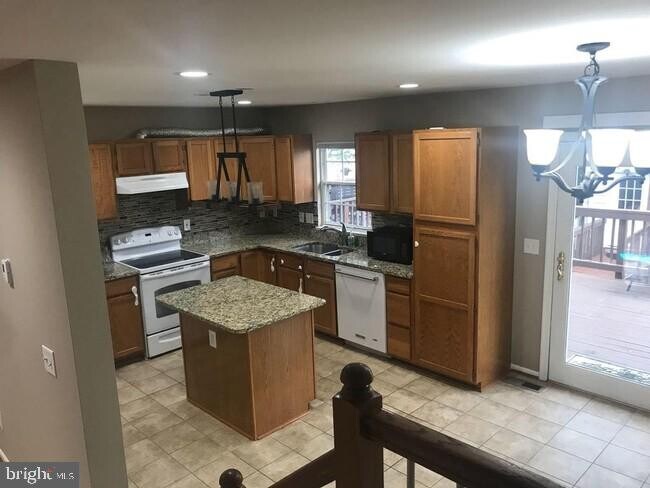 Building Photo - 42886 Nashua St