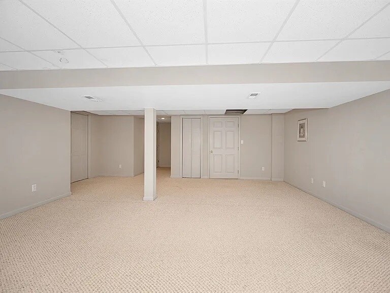 Building Photo - 12 Birchwood Ln