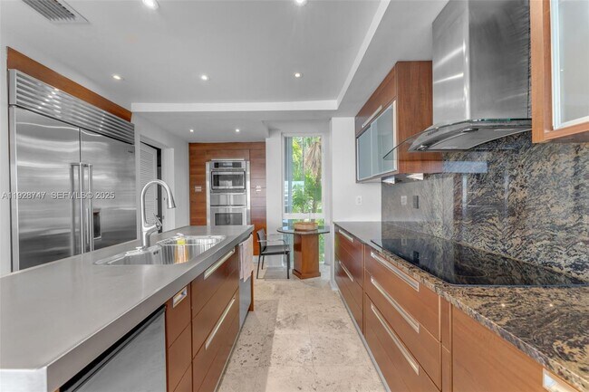 Building Photo - 655 N Mashta Dr