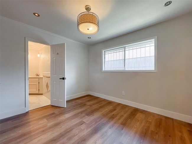 Building Photo - 8107 S Braeswood Blvd