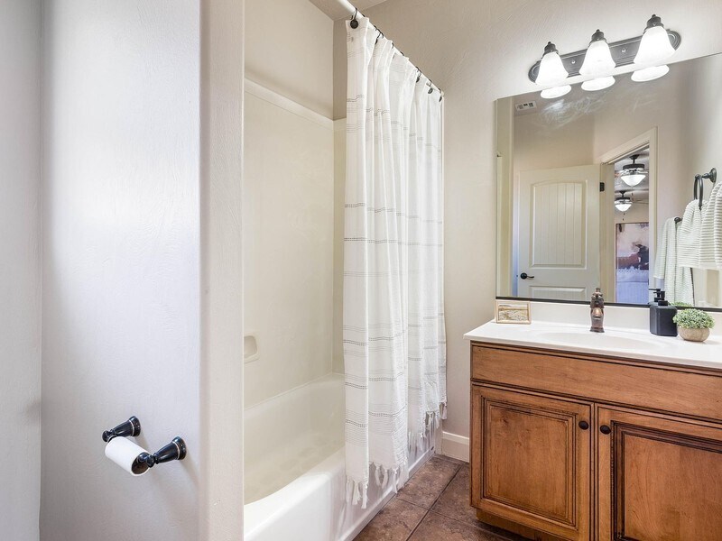 Building Photo - 935 Crooked Creek Dr