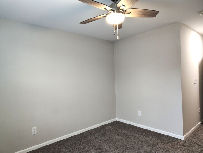 Building Photo - Two story, 3 Bedroom, 2.5 Bath End Unit Townhome located in the Hanover Community in SC!