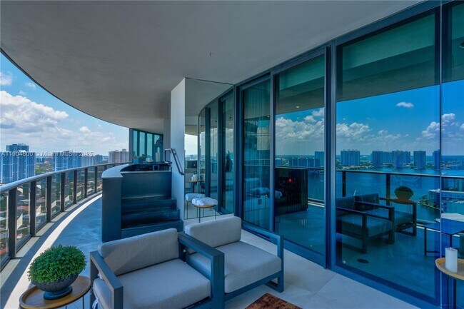 Building Photo - 18555 Collins Ave