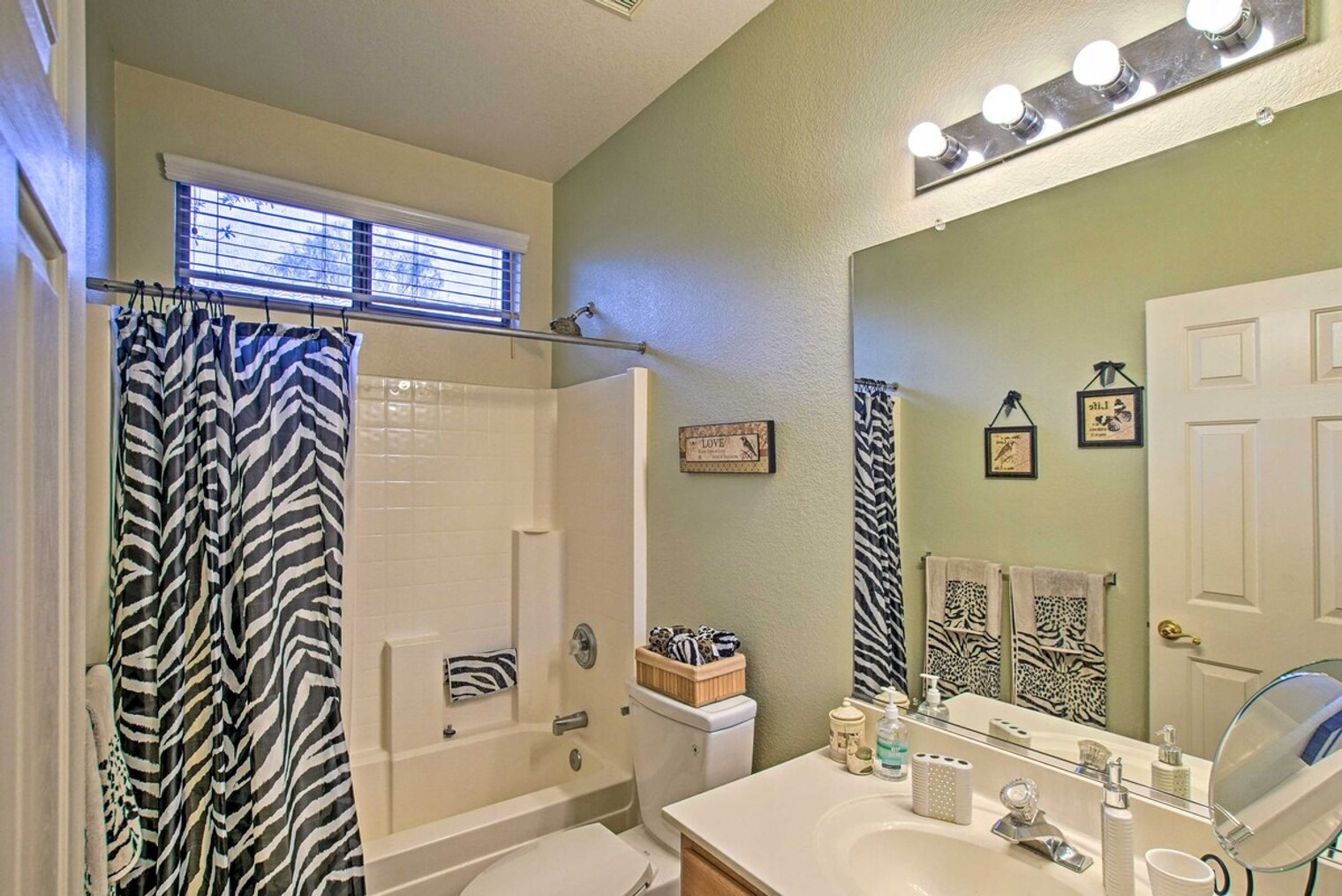 Building Photo - 40201 N Patriot Way