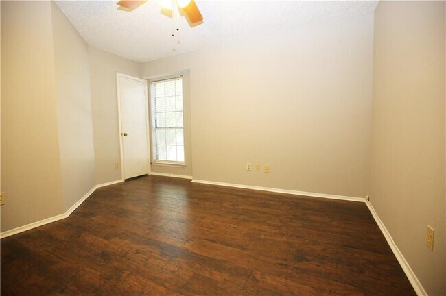 Building Photo - 12903 Humphrey Dr