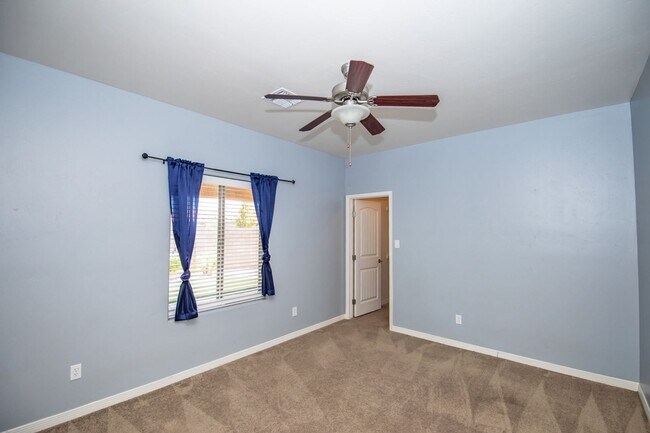 Building Photo - Spectacular open floor plan home!