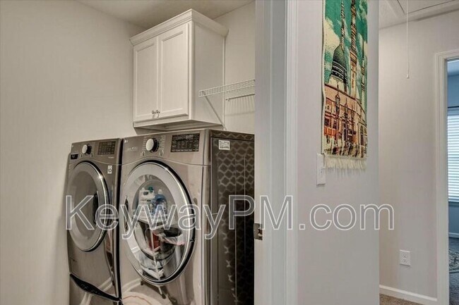 Building Photo - 1044 Mulford Lp