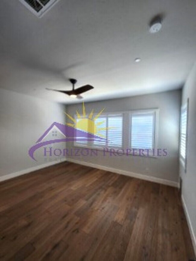 Building Photo - Immaculate Luxury 2 Bed 2.5 Bath 2,012sqft...