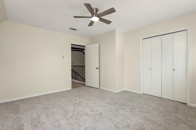 Building Photo - 831 Silverpines Rd