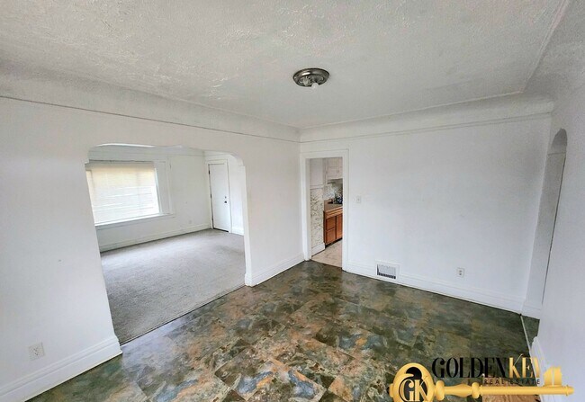 Building Photo - 14613-14615 Mettetal St