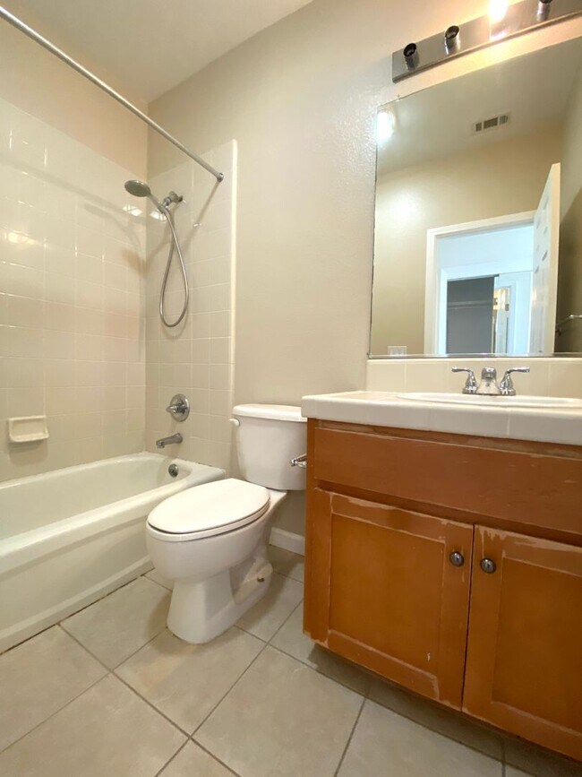 Building Photo - Dublin Ranch Villages,  Tri Level Townhome 2 Bed (both primary suites)  2.5 Ba., Clubhouse Pool, ...