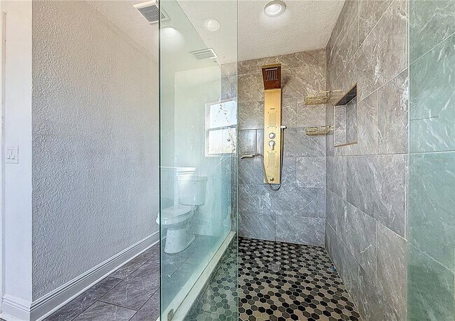 Building Photo - 2100 28th Ave N