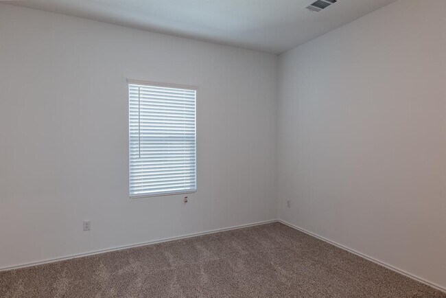 Building Photo - 1336 Linwood St