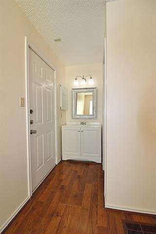 Building Photo - 2301 Basil Dr