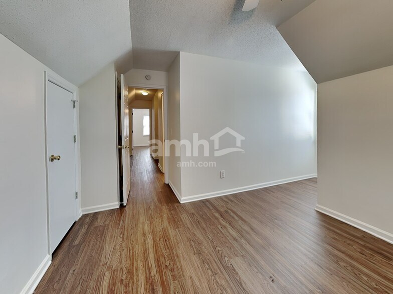 Building Photo - 272 Twin Creeks Rd