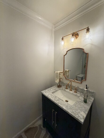 Building Photo - 5331 Tattershall Ave