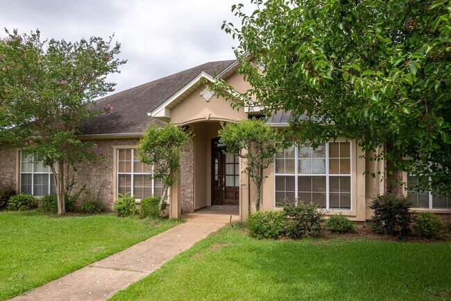 Building Photo - 6102 Coty Dr