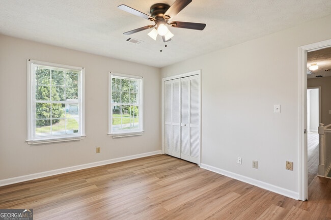 Building Photo - 5206 Clearwater Dr SW