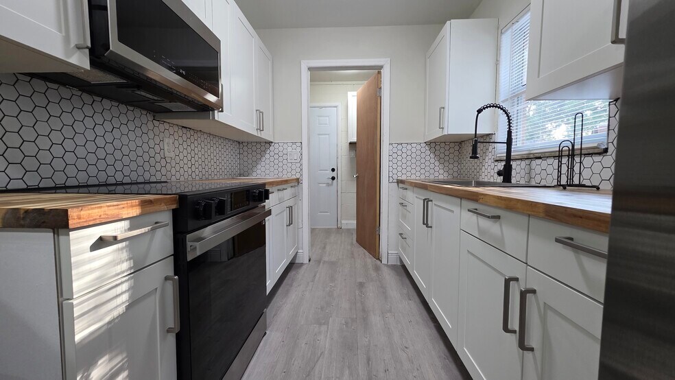 Building Photo - 1343 Poppy Ave