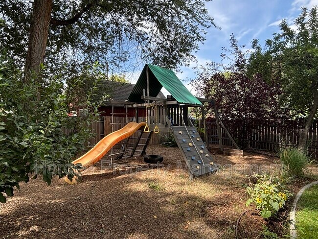 Building Photo - 3511 N Barberry Dr