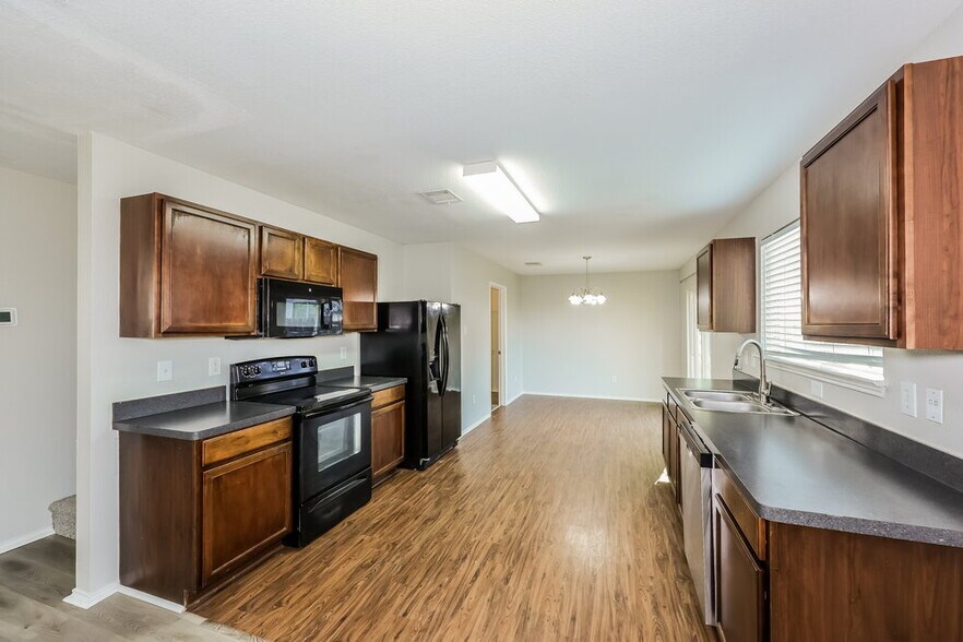 Building Photo - 3512 Cayman Dr