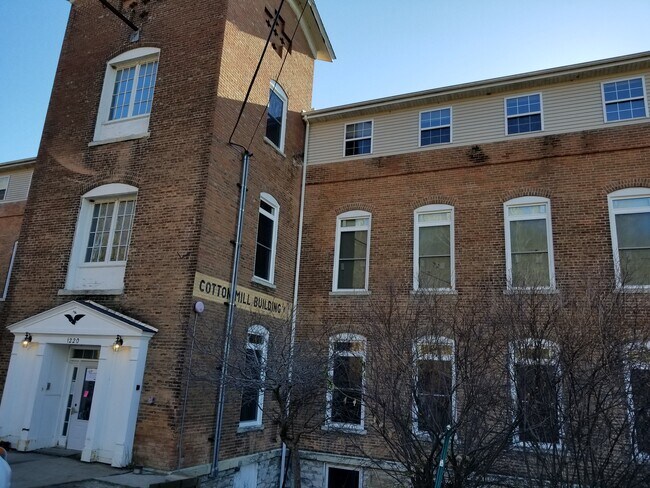 Building Photo - 1220 51st Ave