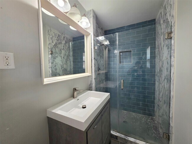 Building Photo - 3227 Dalview St