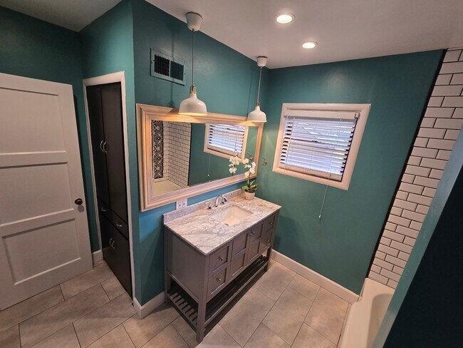 Building Photo - 1320  Polly&#39;s Trust Colonial