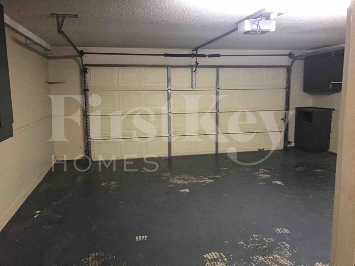 Building Photo - 7098 Maryland Ct