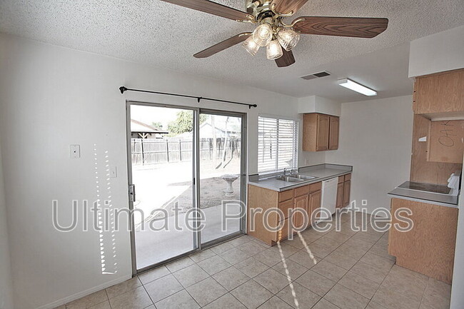 Building Photo - 5648 W Townley Ave