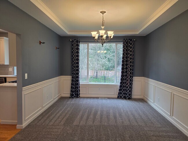 Building Photo - 4 Bedroom Home in Parkland Green!