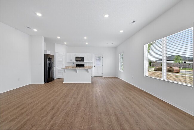 Building Photo - 6802 SW Dignity Ave