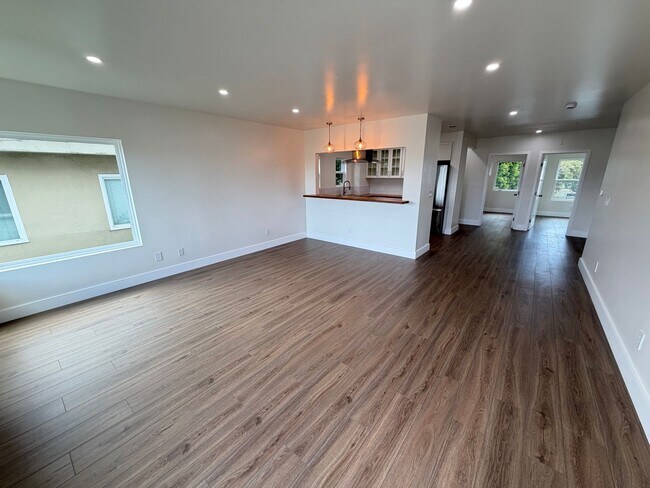 Building Photo - 3 Bed 2 Bath Apartment, New Construction In Cleveland Heights (With Garage)