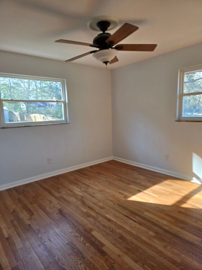 Building Photo - Remodeled 4Bd 3Bath home w Basement