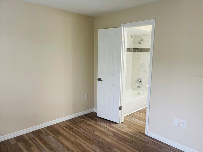 Building Photo - 1559 7th Ave W