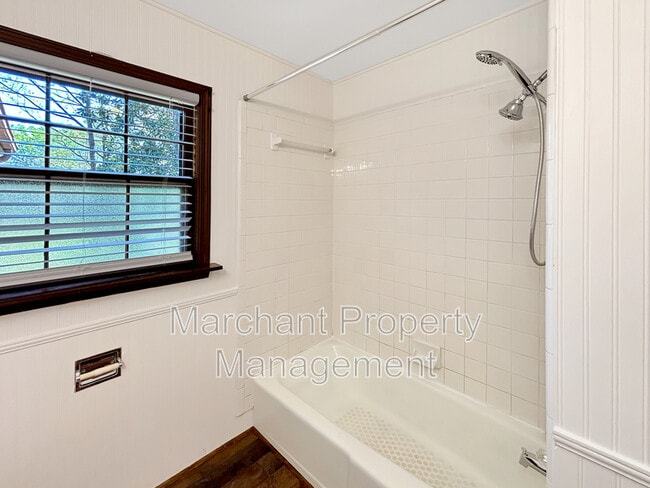 Building Photo - 601 Fairview Church Rd