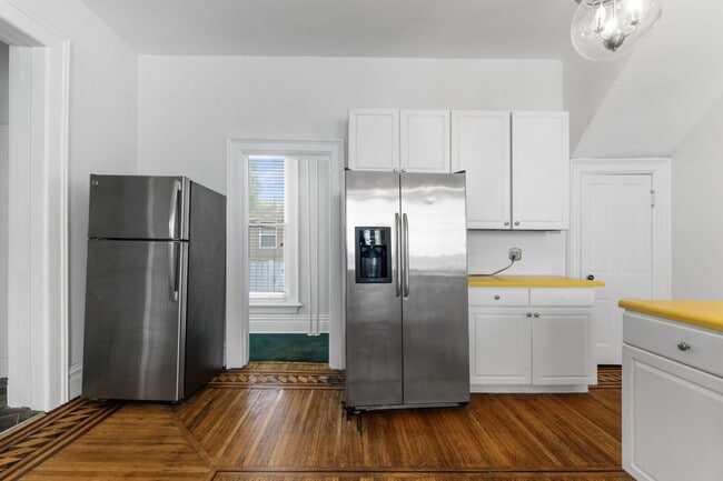 Building Photo - Huge Brick House in Victorian Village/Short North, Beautiful Woodwork 3 Car Garage and Swimming pool