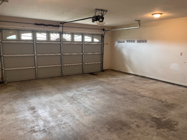 Building Photo - 1705 Briarwood St