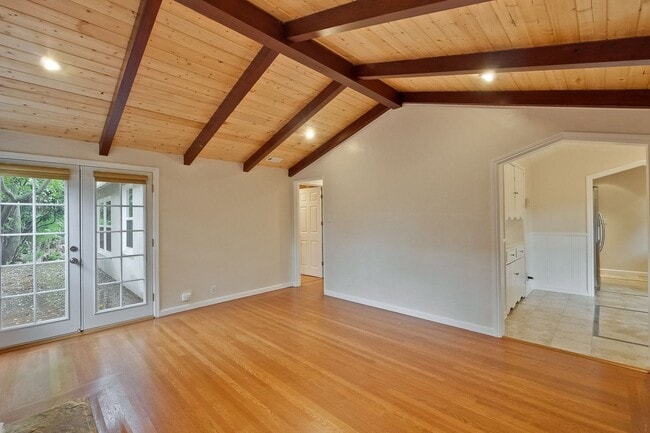 Building Photo - Wonderful 2 Beds, 2 Bath Home in Barron Park w/ Huge Private Yard