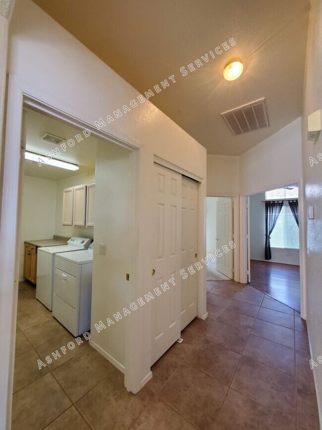 Building Photo - COYOTE LAKES BEAUTIFUL VIEW OF GOLF COURSE/NOT AGE RESTRICTED**NO TENANT FEES