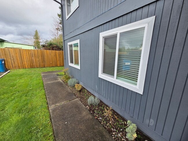 Building Photo - Newly Remodeled Two Bed One Bath Unit in the Heart of Sultan