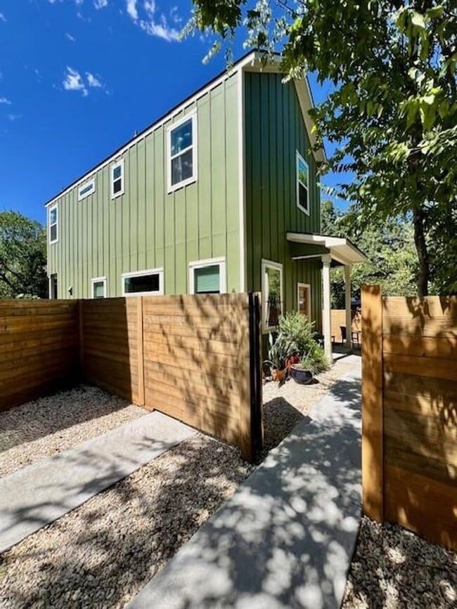 Building Photo - PRE-LEASE - Heart of the City! 2 bedrooms,...