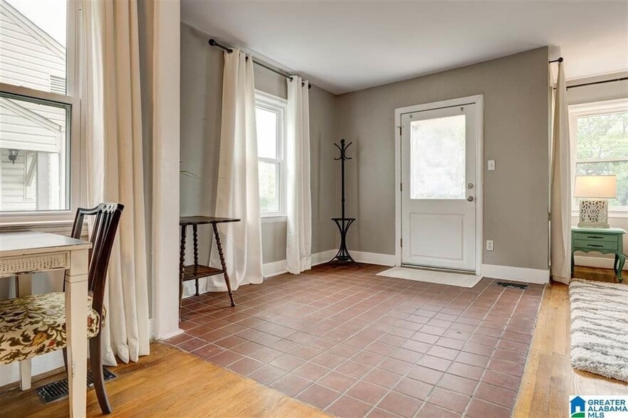 Entryway - 4785 7th Ct S