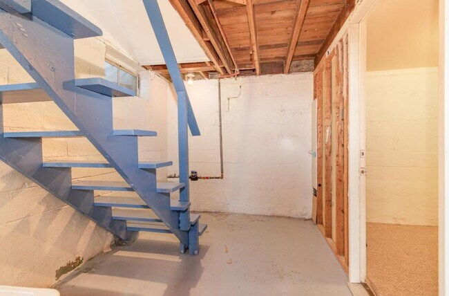 Building Photo - 409 Hillside Rd